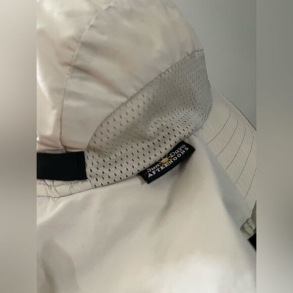 Sunday Afternoon Sun Hat with Neck Strap and Roll Up Neck Flap Large - Picture 6 of 11